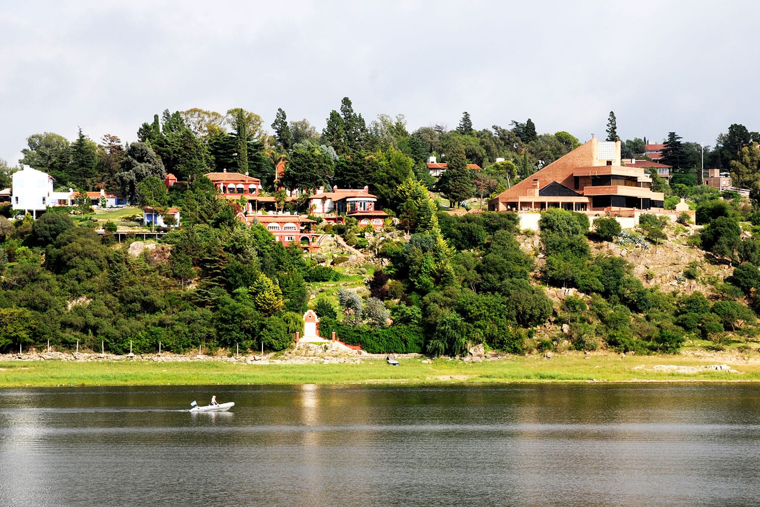 Villa Carlos Paz: historia, paisajes y tradición cordobesa, en español