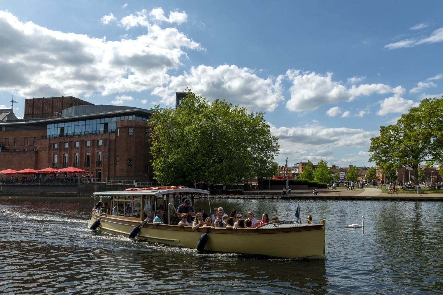 Stratford-upon-Avon: River Cruise and City Audio Tour