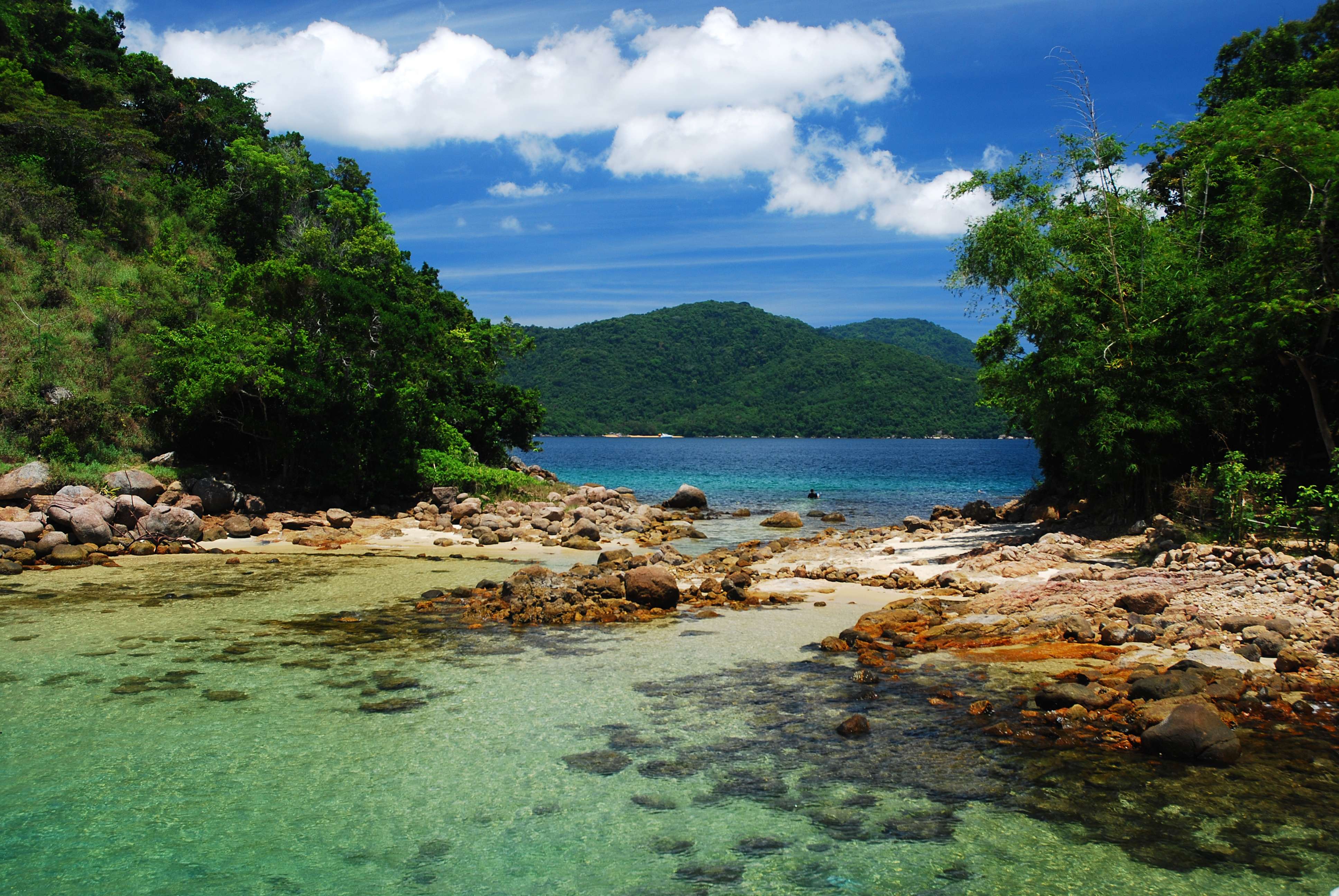 Passeio de lancha na Costa norte de Ilha Grande