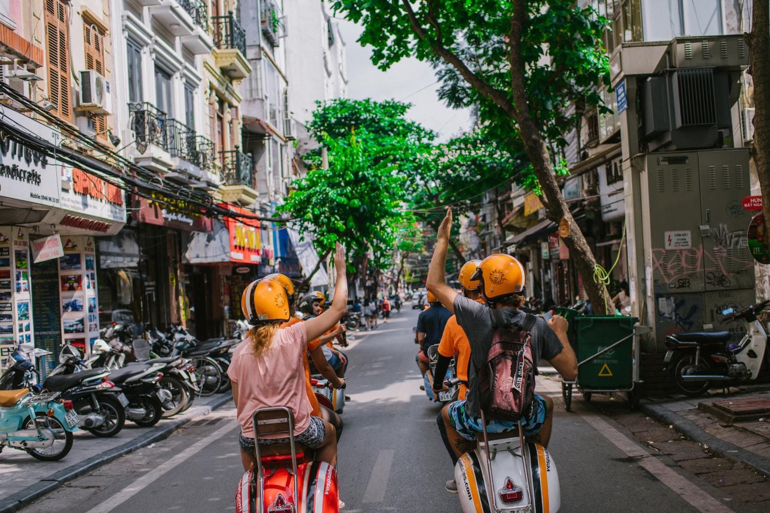 Descubra el verdadero Hanoi en Vespa - Tour en grupos pequeños