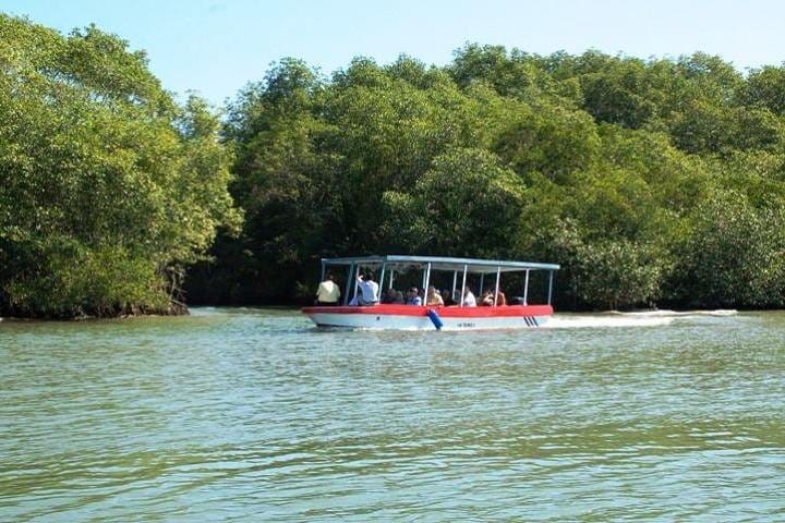 Isla Damas en excursión en barco desde Manuel Antonio