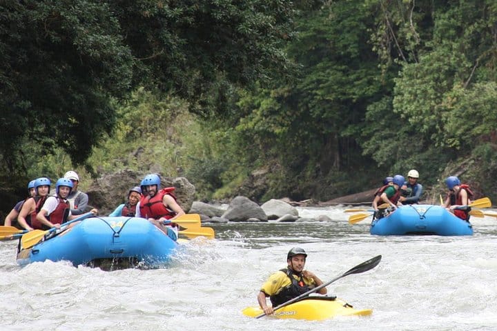Rafting en aguas bravas por el río Reventazón desde Puerto Viejo de Talamanca (Limón)