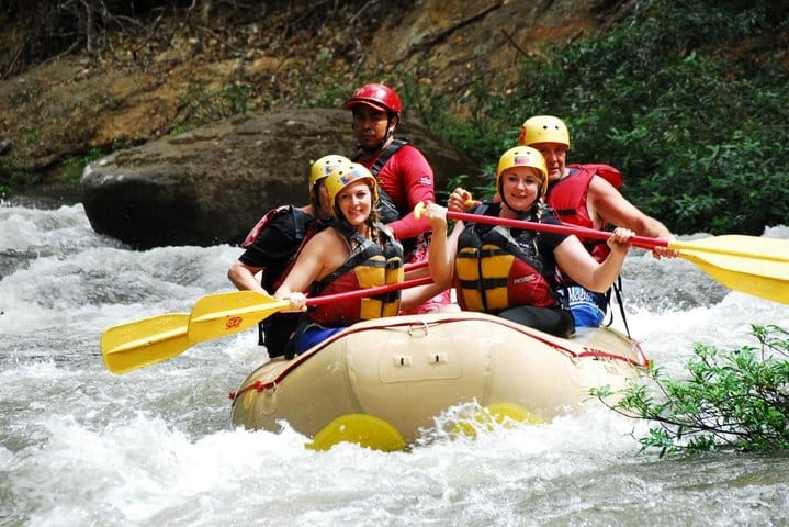 Rafting en aguas bravas en el río Tenorio desde Guanacaste