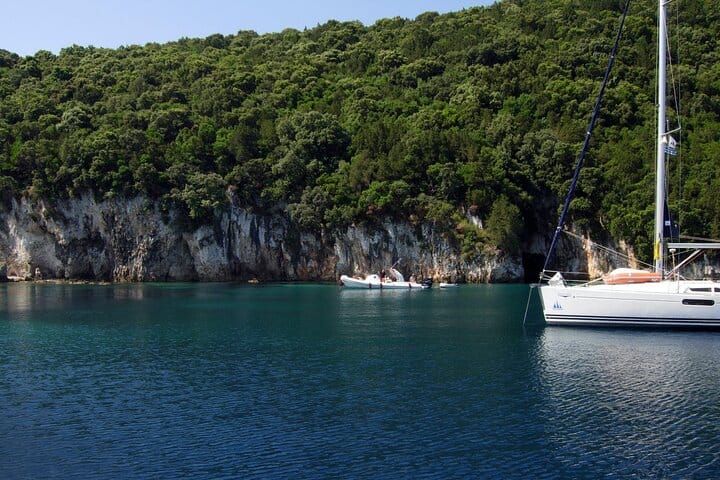 Excursión en barco de 6 horas desde Corfú a Sivota con barbacoa a bordo