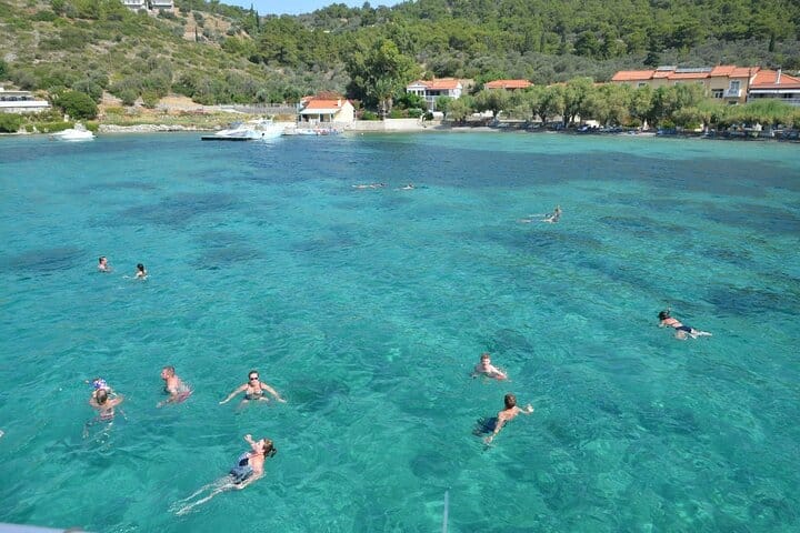 Excursión guiada de día completo en crucero por la costa este de Samos con almuerzo barbacoa.