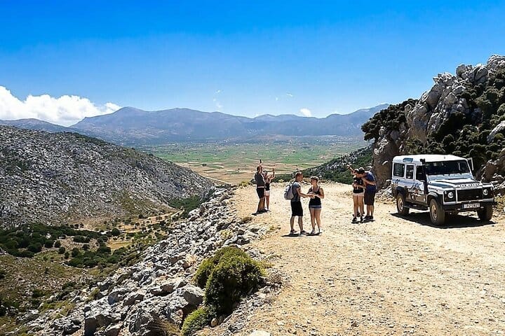 Excursión en 4x4 por las montañas de Creta con almuerzo en una taberna.
