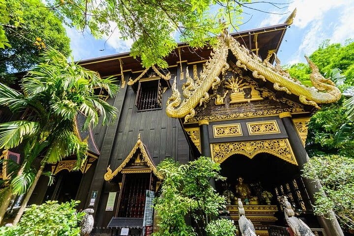 Excursión guiada de medio día por la ciudad y los templos de Chiang Rai
