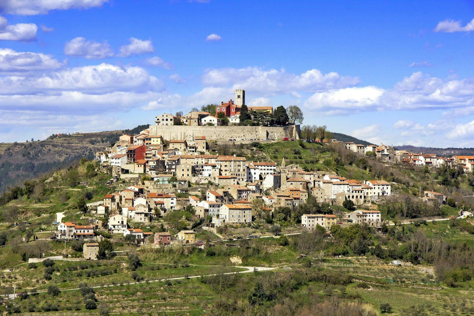 Excursión de medio día a Motovun con degustación de trufas y brandies locales.