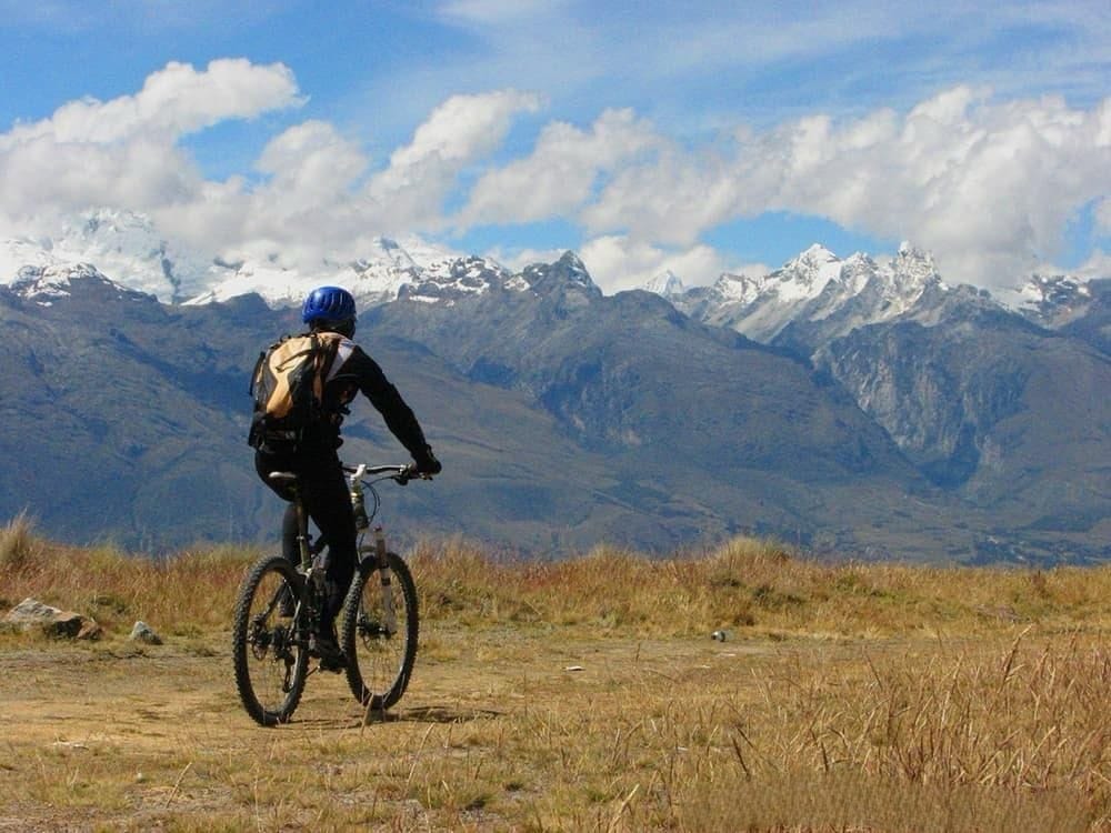 Hua-08 : Biking in the Andes - Two-Wheeled Escapade