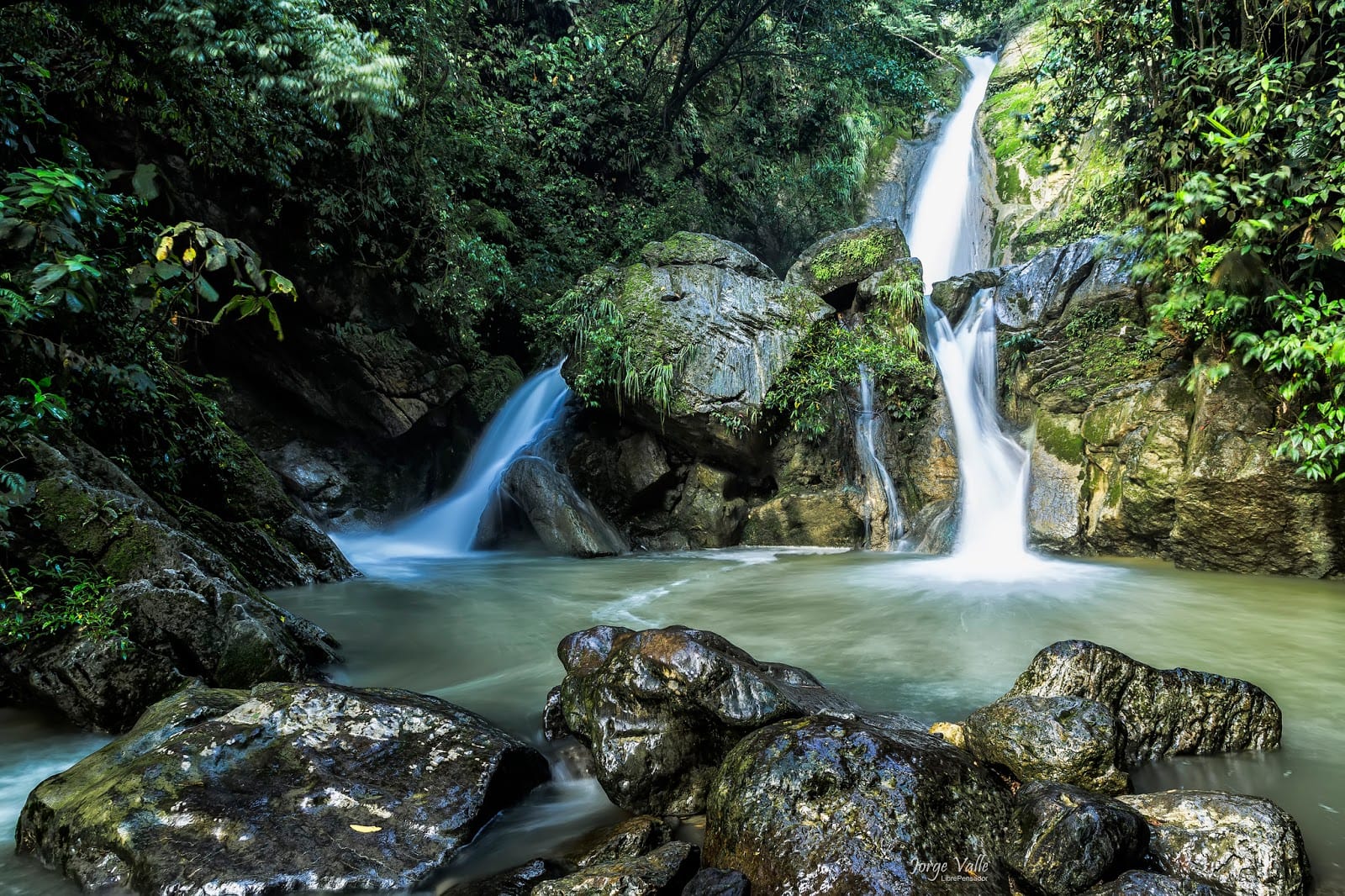 Tin-06 : Nature's Oasis - Honolulu and Chullachaqui Falls Exploration
