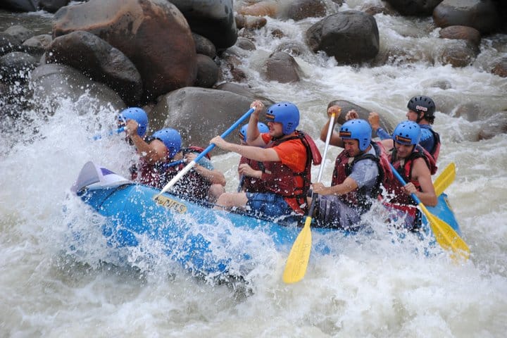Rafting en aguas bravas de clase II-III desde Sarapiquí