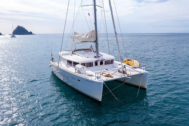 Catamarán, snorkel, kayak, paddleboard y bebidas en Costa Rica
