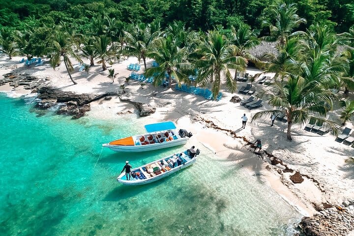 Aventura en lancha rápida en Isla Saona: almuerzo, vida silvestre y piscinas naturales