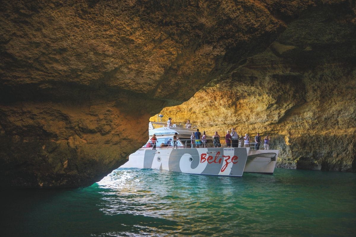 Cuevas de Benagil y Brunch a bordo en Vilamoura