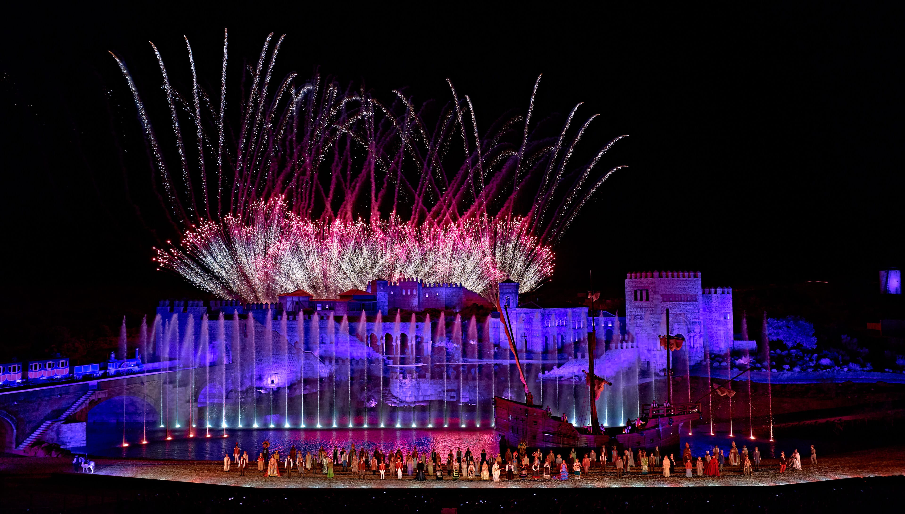 De Toledo: Puy du Fou com show noturno e traslado El Sueño de Toledo