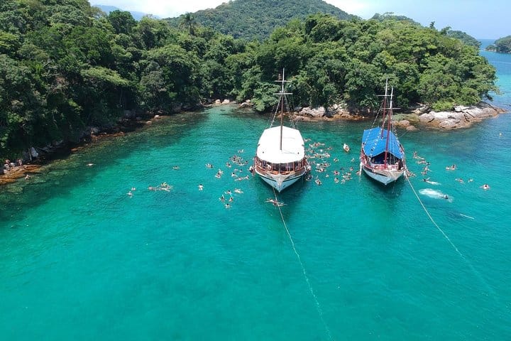 Passeio Regular de Escuna - Ilha Grande