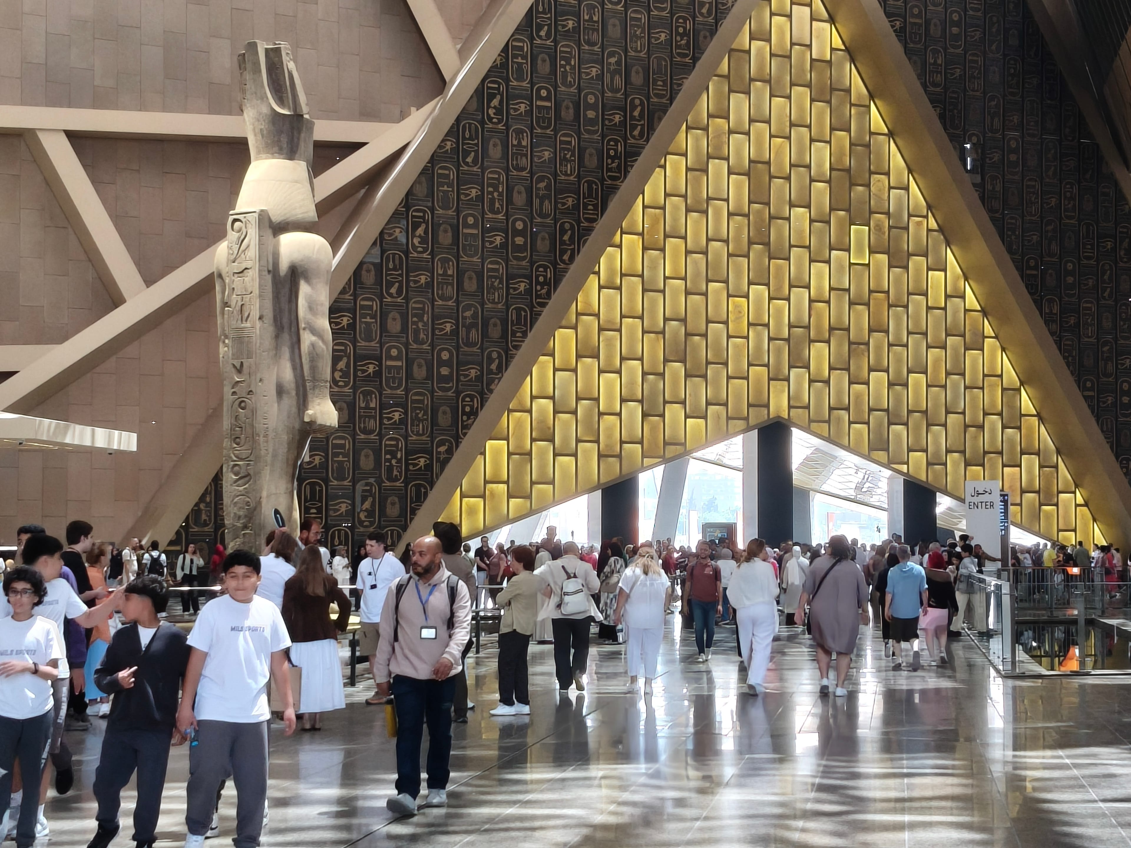 Excursión VIP de lujo a las pirámides de Giza, el Gran Museo Egipcio y crucero por el Nilo.