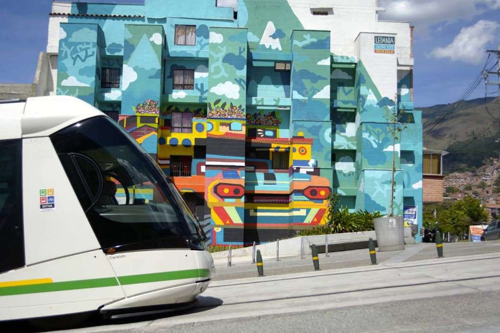 Tour de día completo por la ciudad y la Comuna 13 con almuerzo