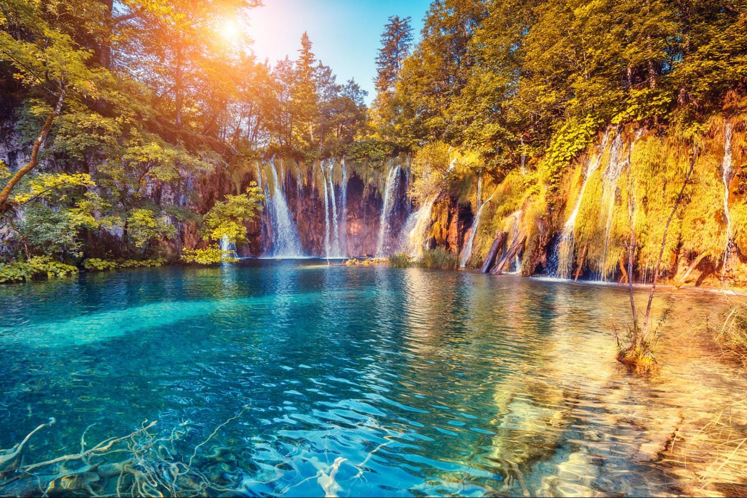 Traslado grupal de Zagreb a Split con entrada a los lagos de Plitvice incluida