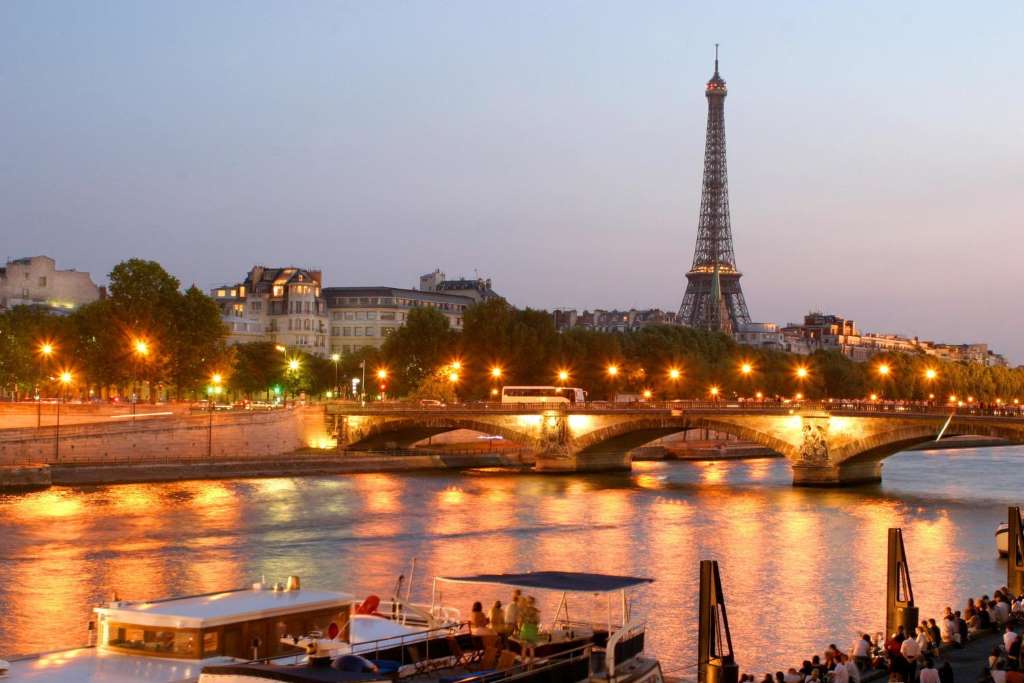 Torre Eiffel, audioguía y crucero en el Sena