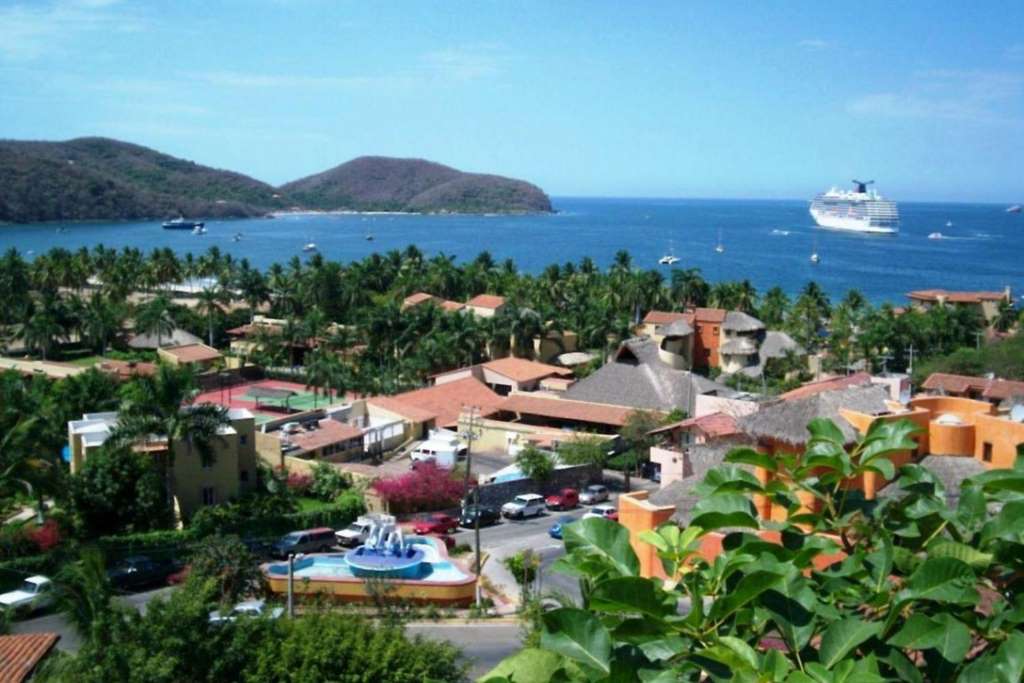 Las Gatas Island with Lunch and Drink