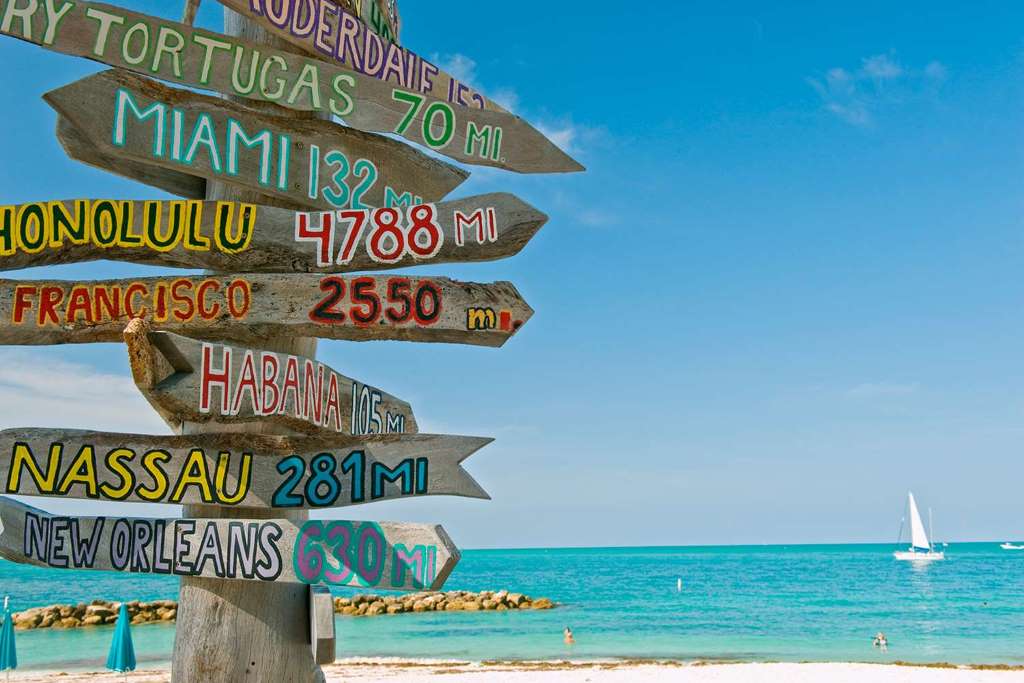 Key West y barco con fondo de vidrio